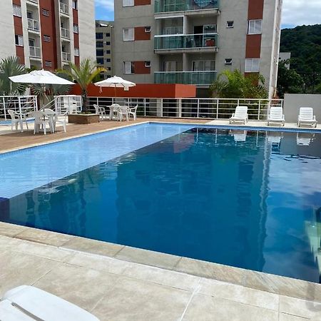 Апартаменты Apartamento Encantador Com Piscina Гуаружа Экстерьер фото